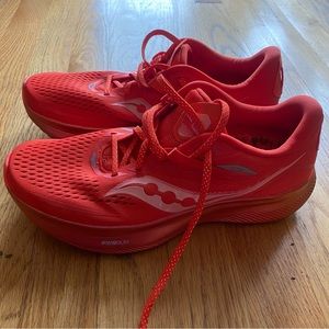 Size 9 Saucony pwr run women’s sneakers